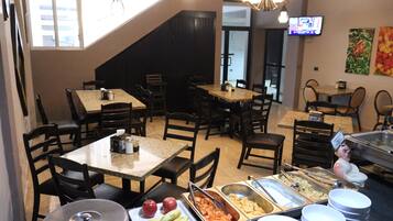 Desayuno buffet (MXN 189 por persona)