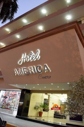 Front of property - evening/night - Hotel America Centro (Los Mochis)