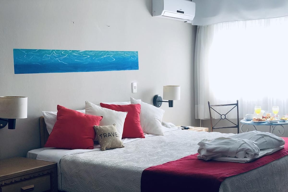 Decoración personalizada, muebles diferentes y wifi gratis