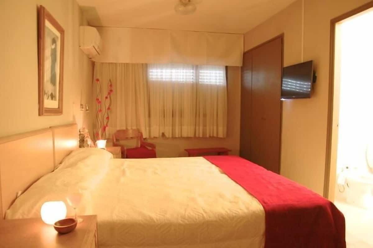 Decoración personalizada, muebles diferentes y wifi gratis