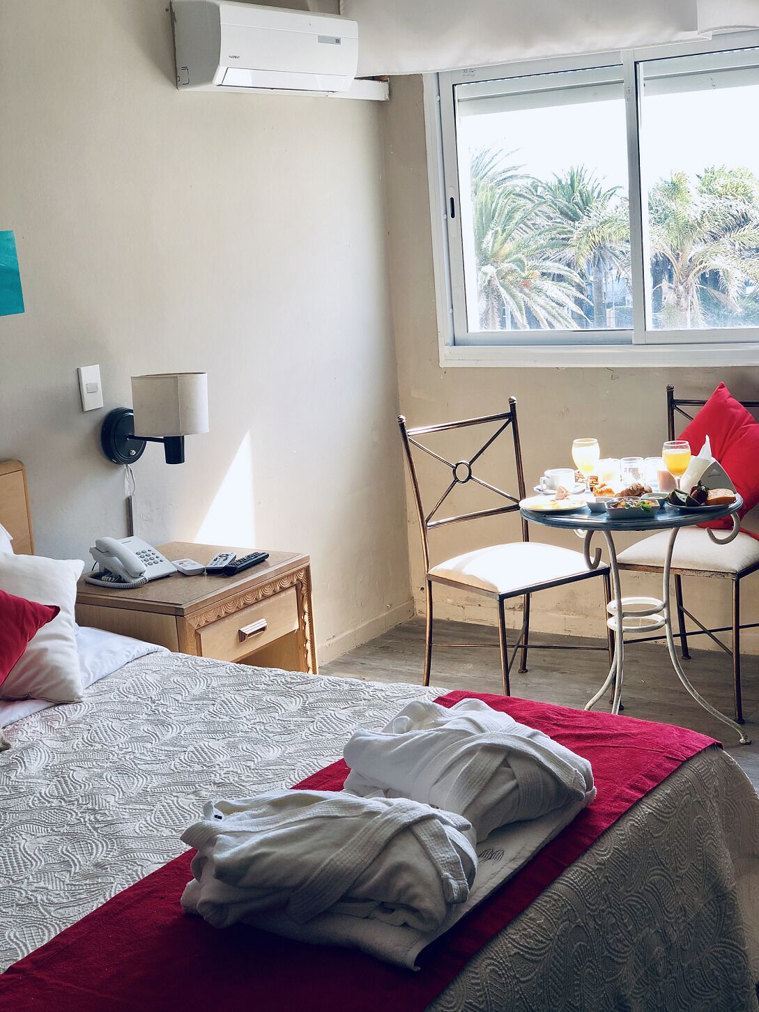 Decoración personalizada, muebles diferentes y wifi gratis 