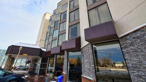 Exterior - Continental Inn & Suites (Edmonton)