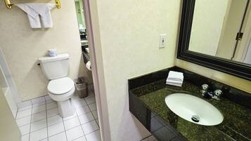 Standard Room, 1 Queen Bed, Jetted Tub | Bathroom