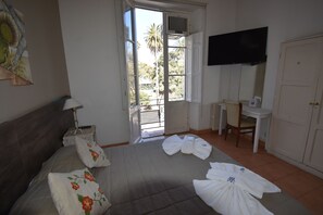 Superior Quadruple Room | In-room safe, free WiFi, bed sheets - Hotel Plaza (Salta)
