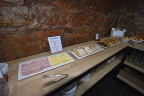 Desayuno continental gratuito y diario