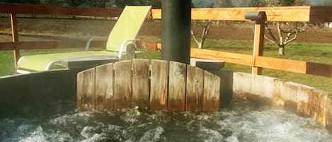 Bañera de hidromasaje exterior