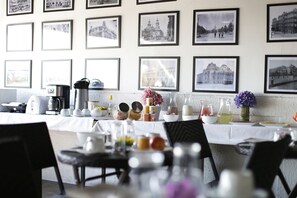 Déjeuner à emporter (1 USD par personne)