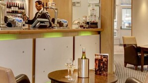 Unclassified image, 3 of 3, button - Holiday Inn BASINGSTOKE by IHG (Basingstoke)