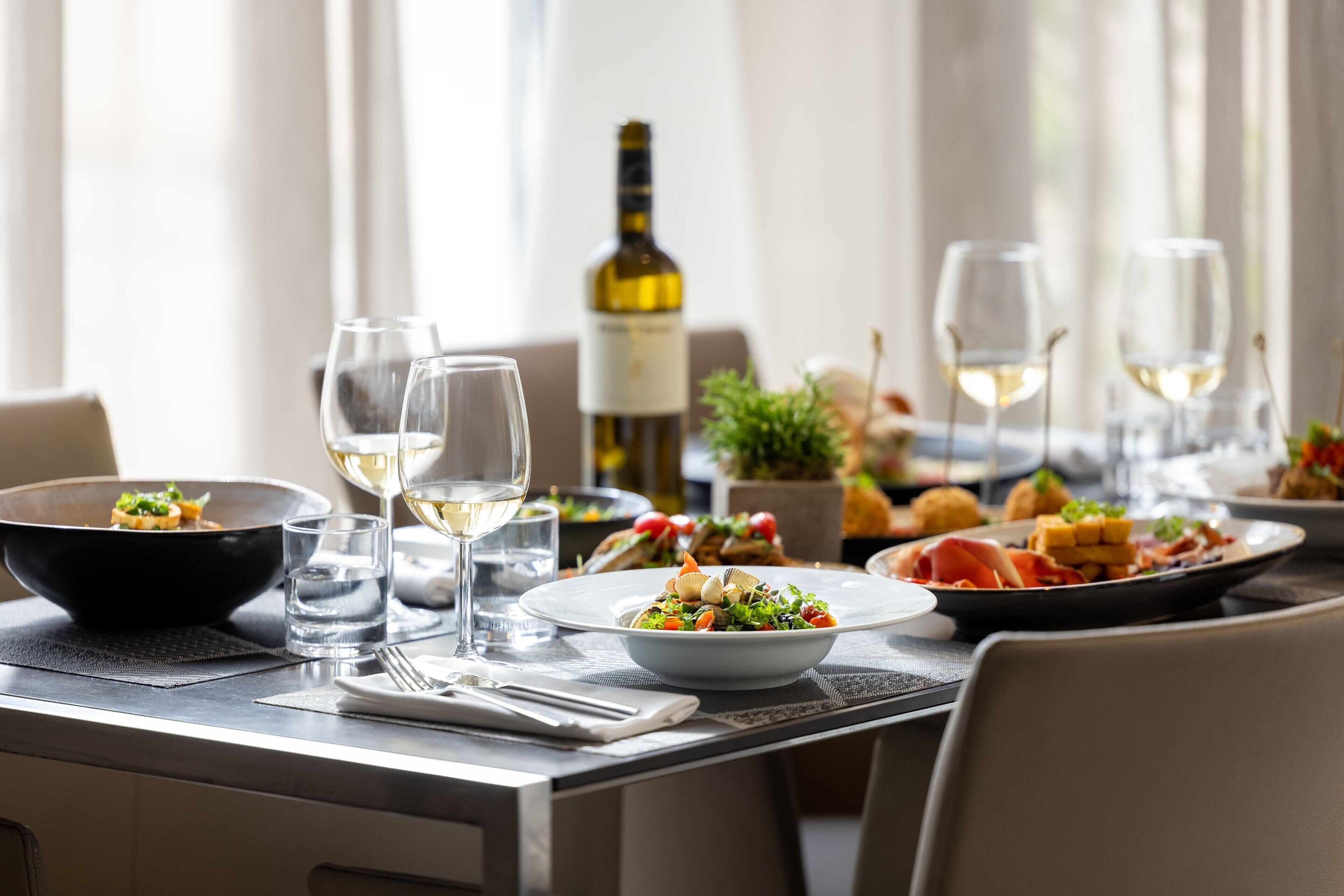 breakfast, lunch, dinner served; french cuisine