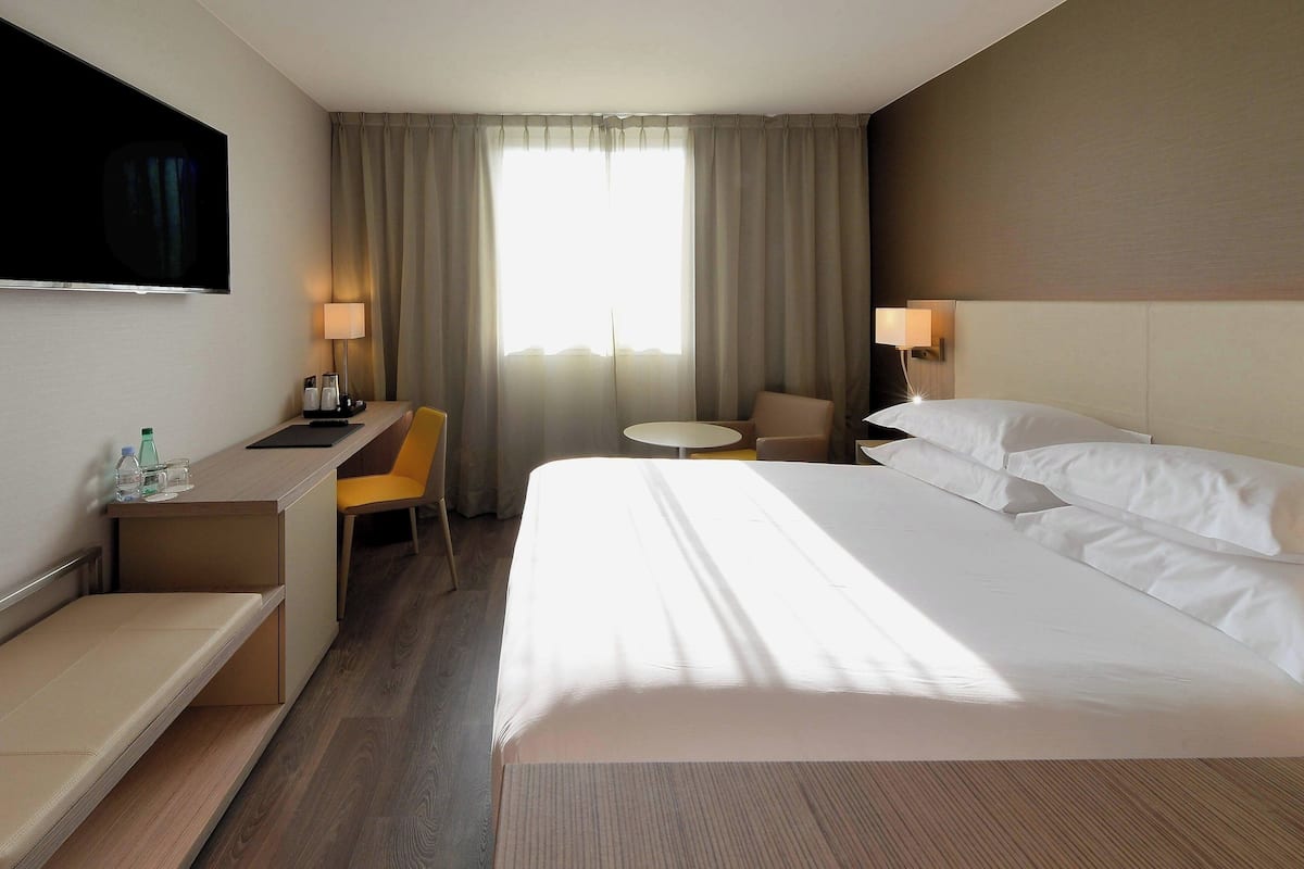 Superior-Zimmer, 1 King-Bett, Nichtraucher | Hochwertige Bettwaren, Minibar, Zimmersafe, Schreibtisch