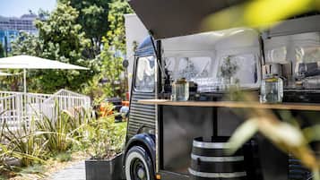 Petit déjeuner, déjeuner et dîner servis sur place