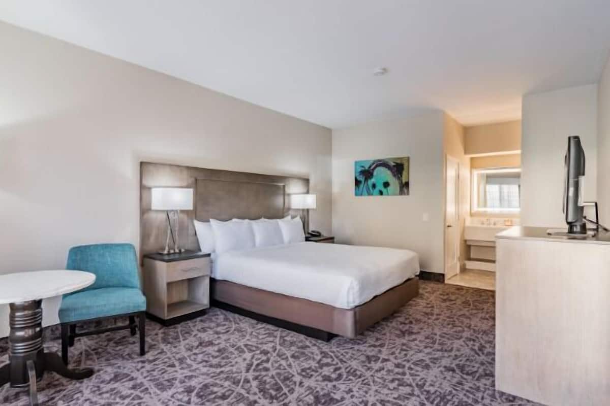 Luxury Plus King Room | In-room safe, blackout curtains, iron/ironing board, free WiFi