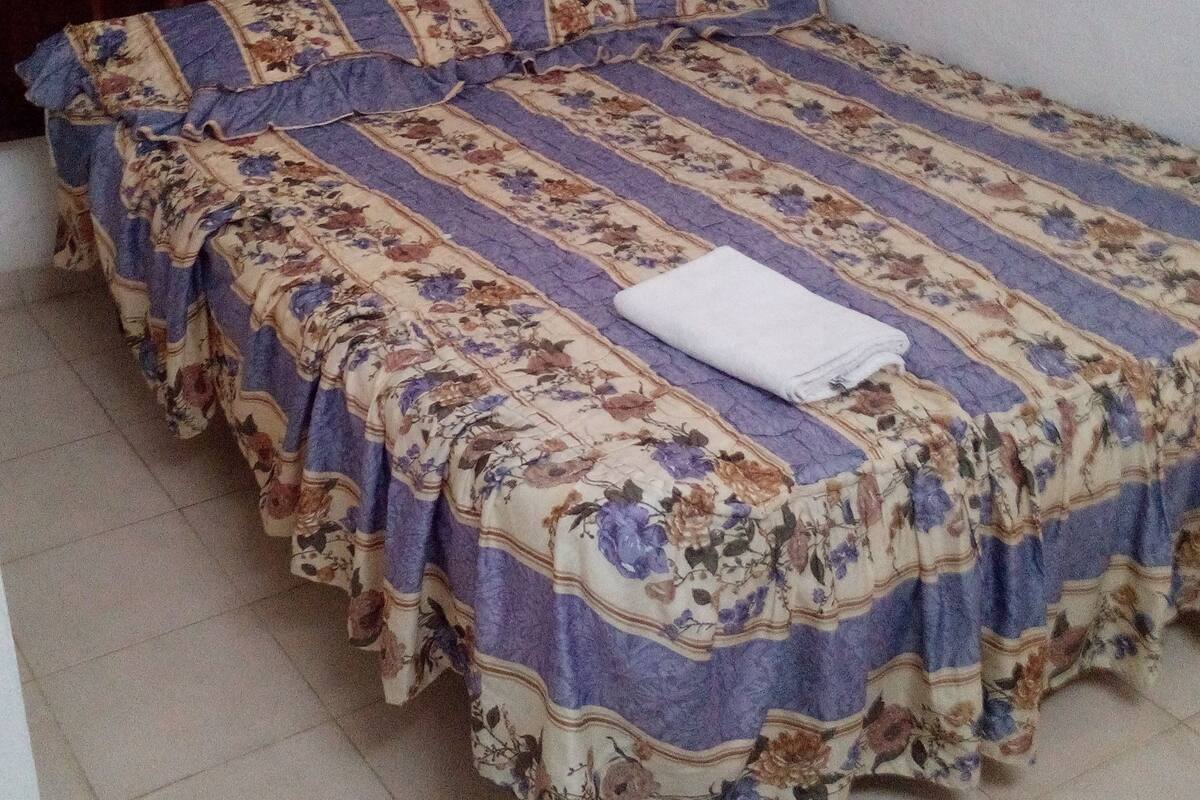 Basic-Zimmer, mit Bad | Schreibtisch