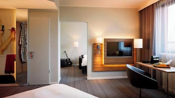 Familienzimmer, 1 Doppelbett, Nichtraucher | Schreibtisch, schallisolierte Zimmer, BĂŒgeleisen/BĂŒgelbrett