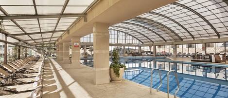 Piscine couverte, piscine extérieure