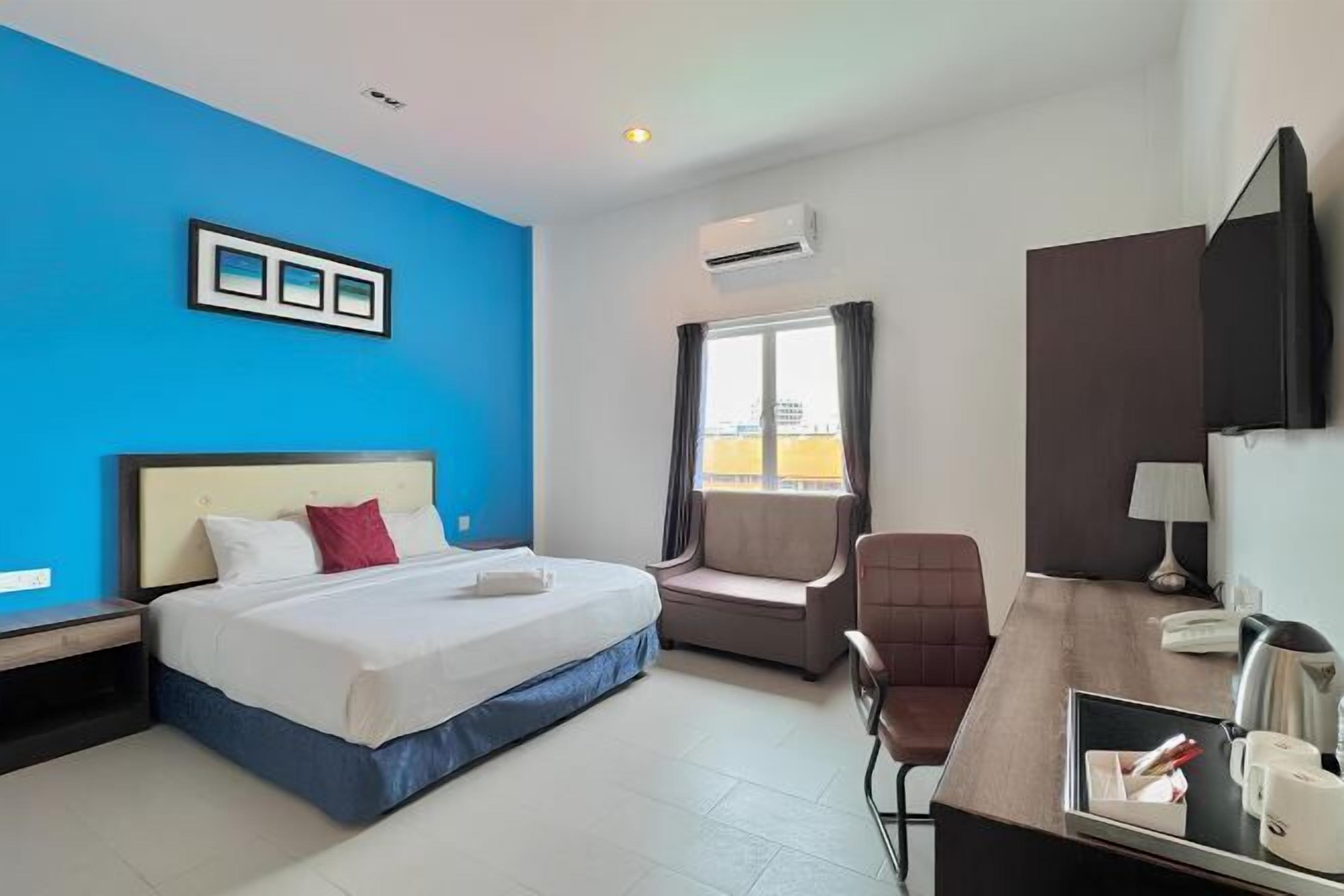 In-room safe, desk, blackout drapes, free WiFi