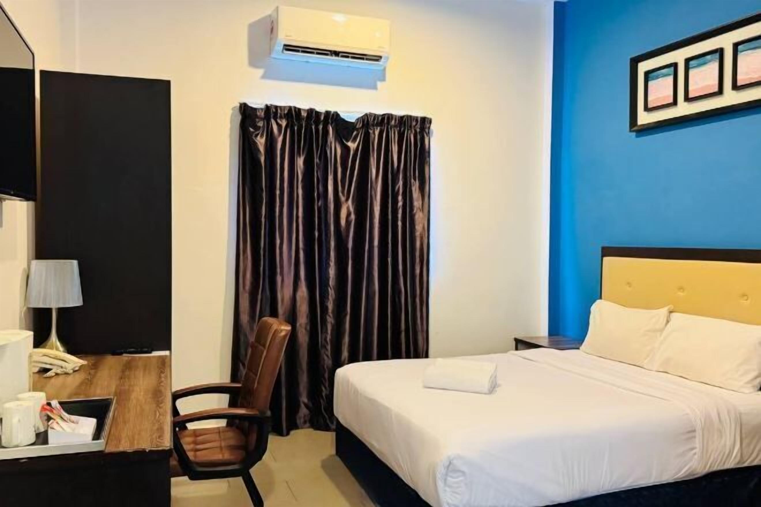 In-room safe, desk, blackout drapes, free WiFi