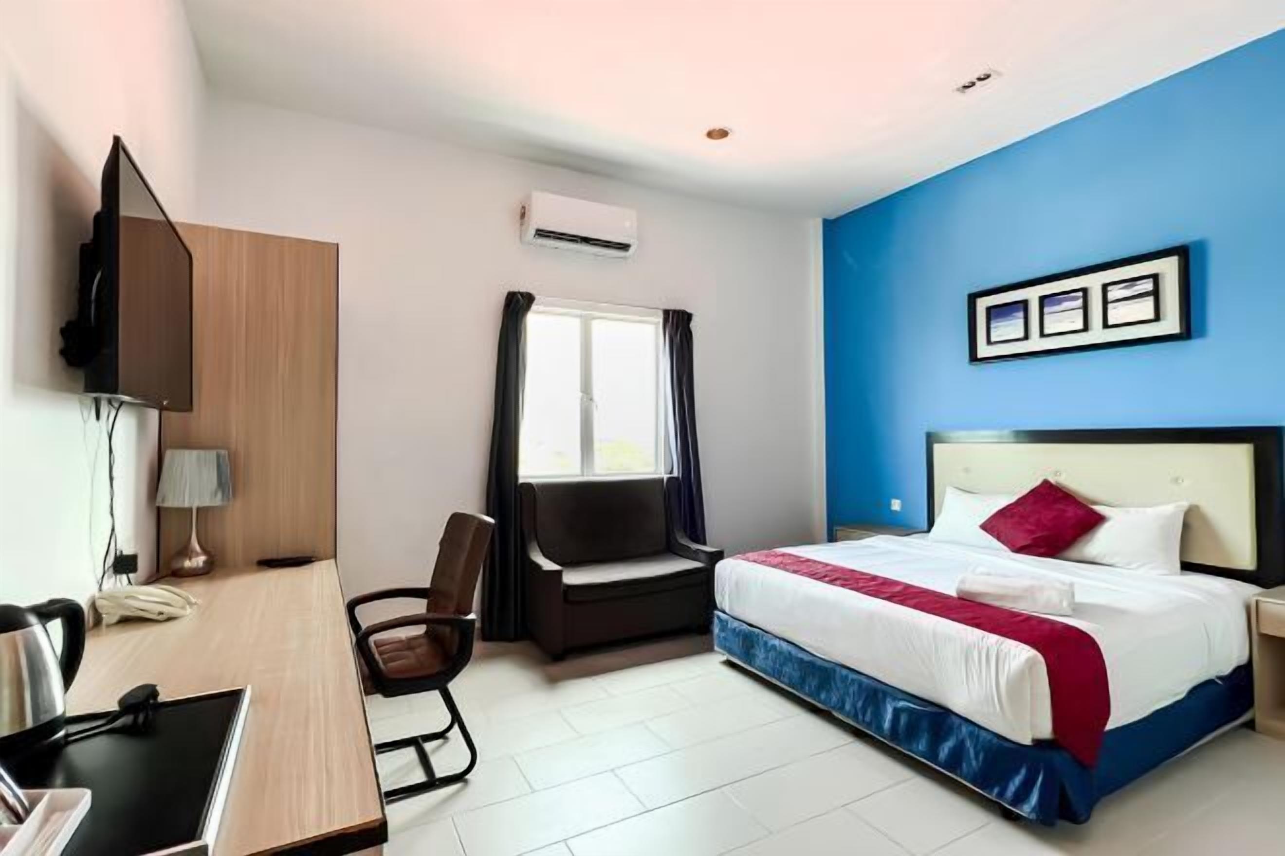 Caja de seguridad en la habitación, escritorio y cortinas blackout 