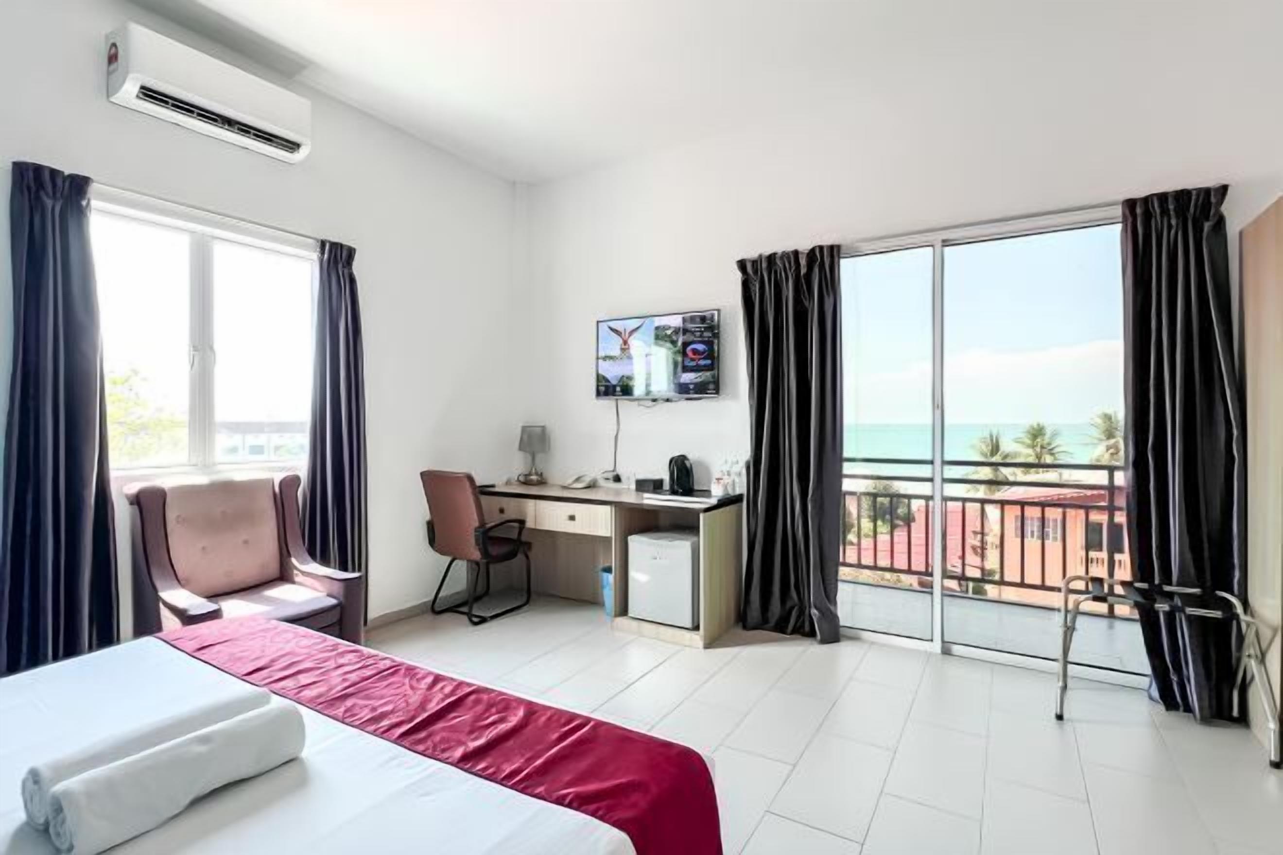 In-room safe, desk, blackout curtains, free WiFi