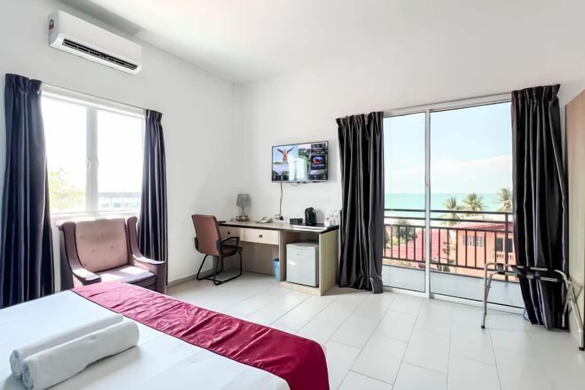 In-room safe, desk, blackout curtains, free WiFi