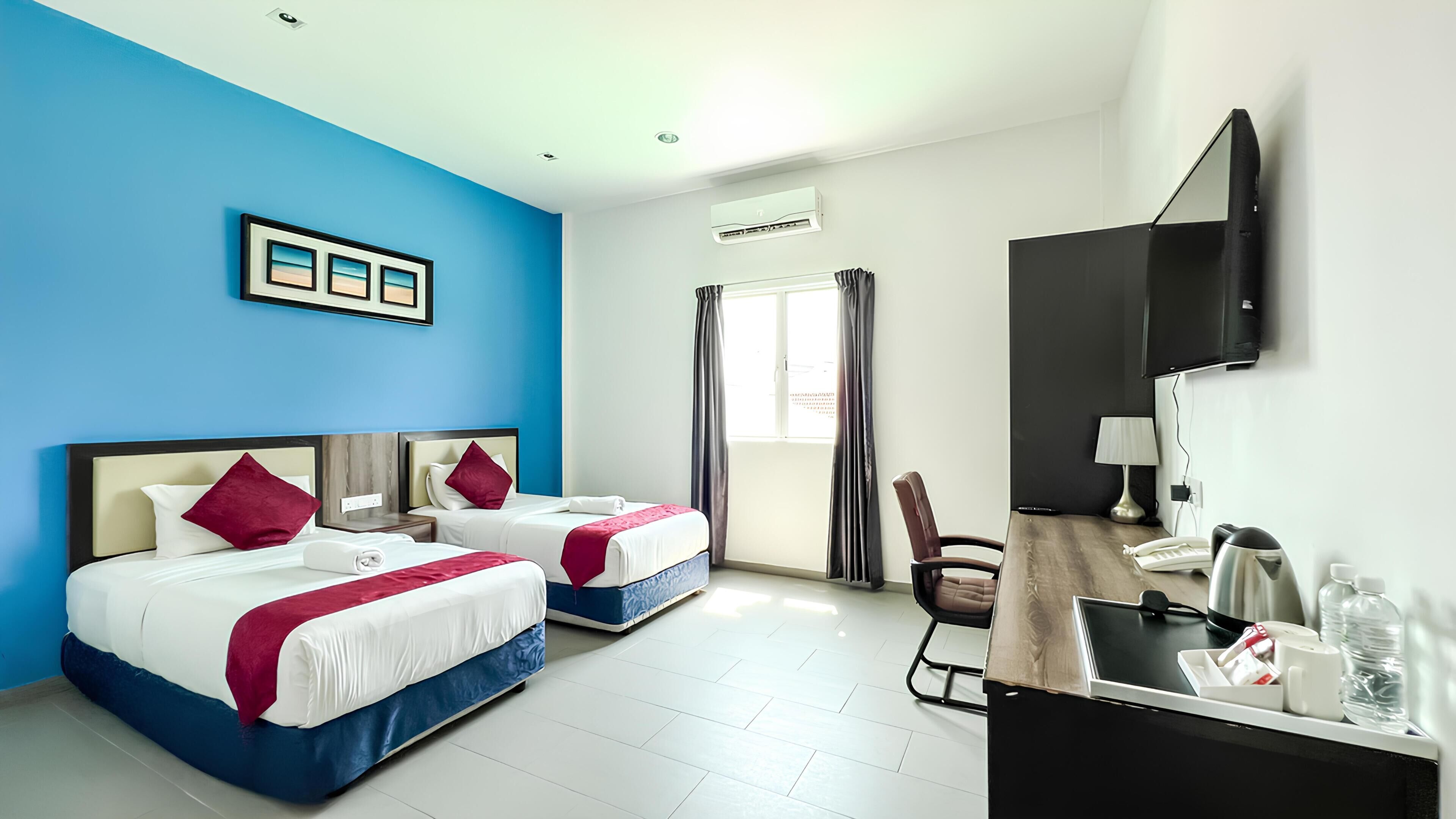 Deluxe-Zweibettzimmer | Zimmersafe, Schreibtisch, Verdunkelungsvorhänge, kostenloses WLAN