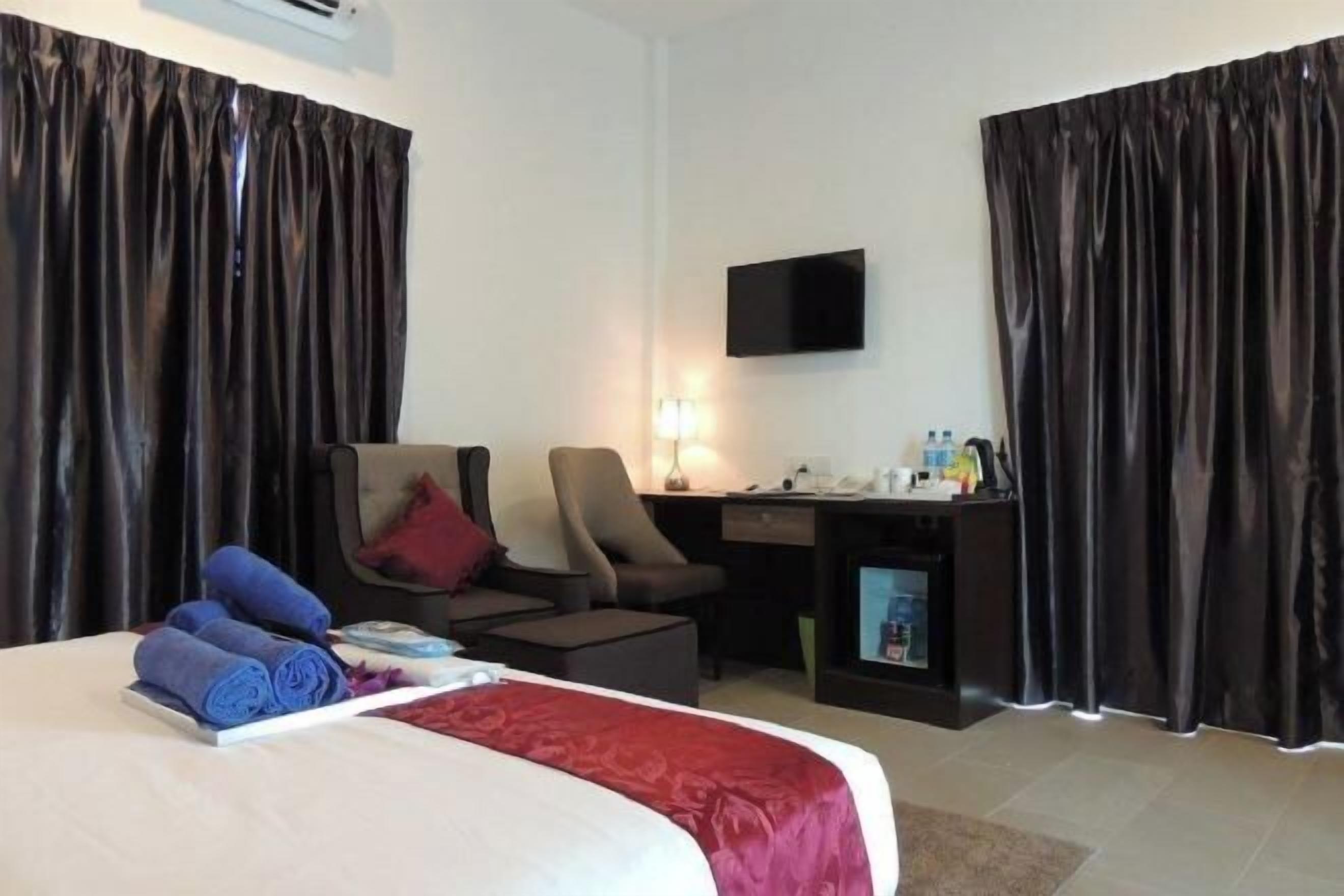 客房內保險箱、書桌、遮光布/窗簾、免費無線上網