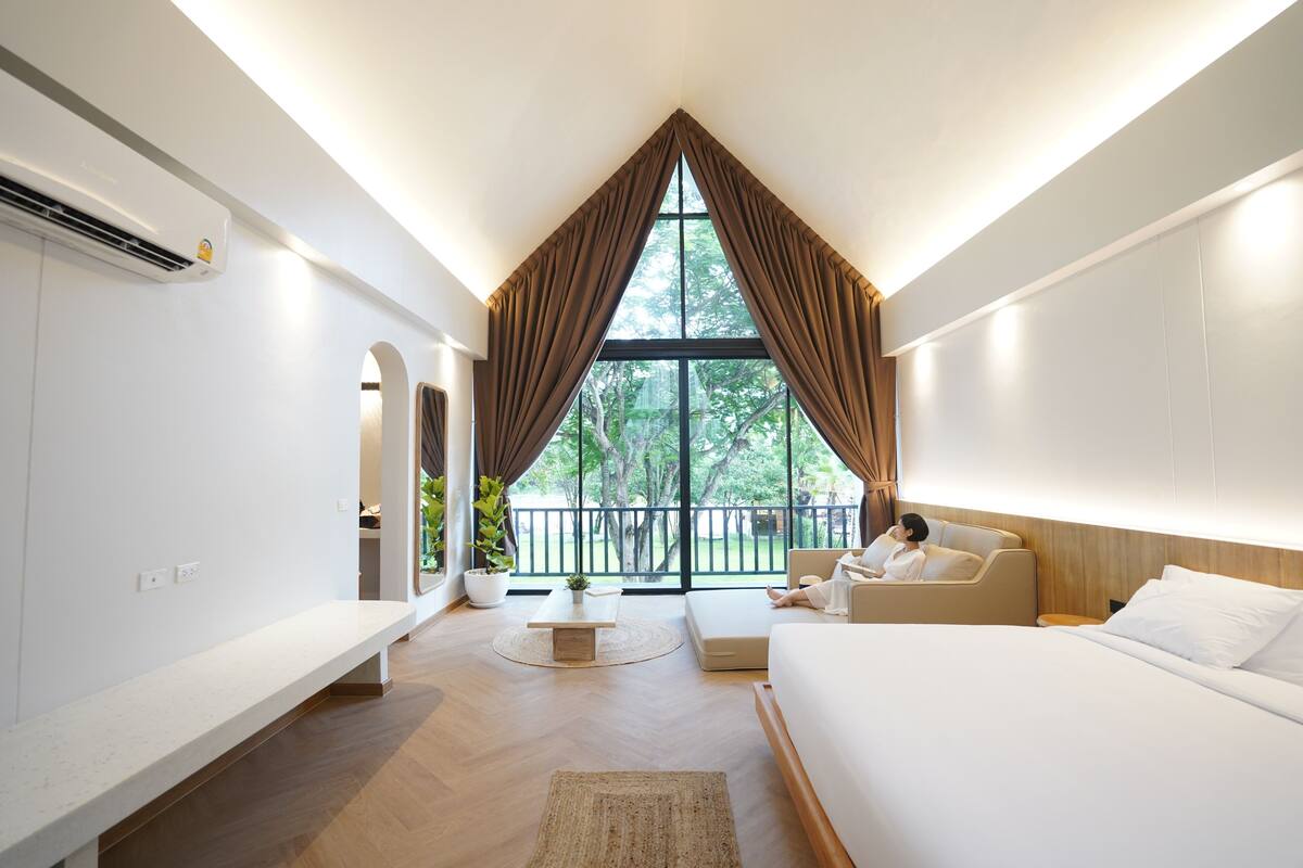 River Kwaikiri Villa River View | มินิบาร์ฟรีบางอย่าง, ตู้นิรภัยในห้องพัก, โต๊ะทำงาน, ผ้าม่านกันแสง