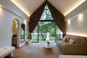 River Kwaikiri Villa River View | Free minibar items, in-room safe, desk, blackout drapes