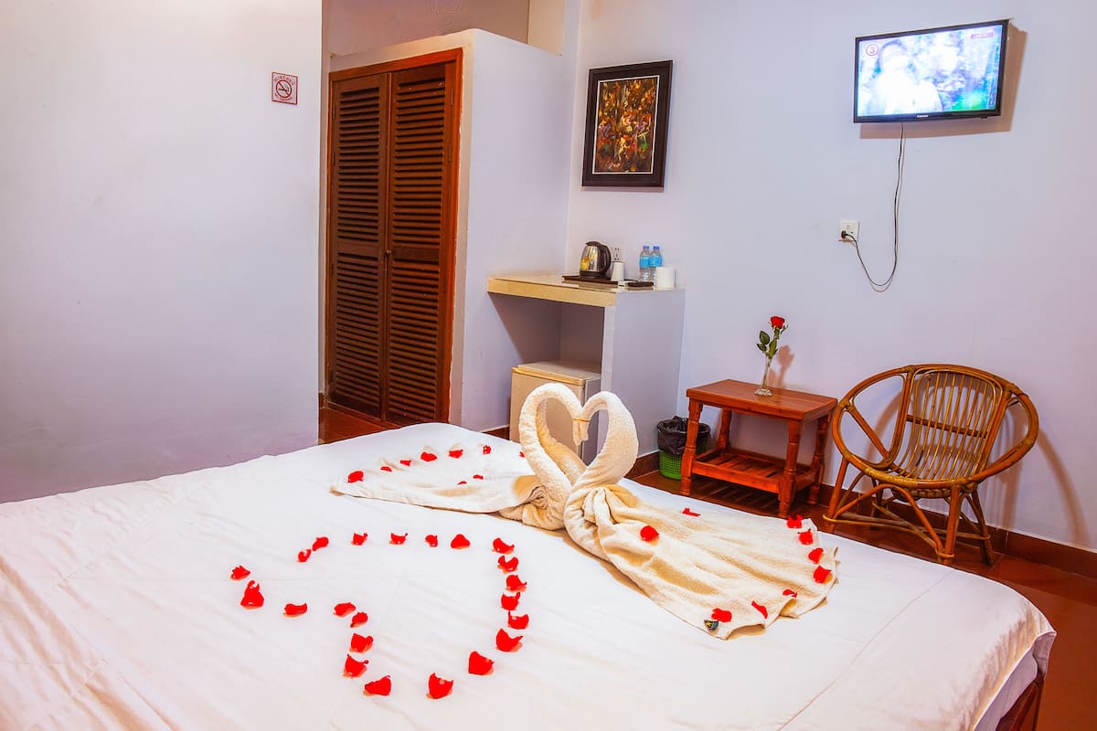 Superior Double Room | 1 bedroom, in-room safe, desk, soundproofing