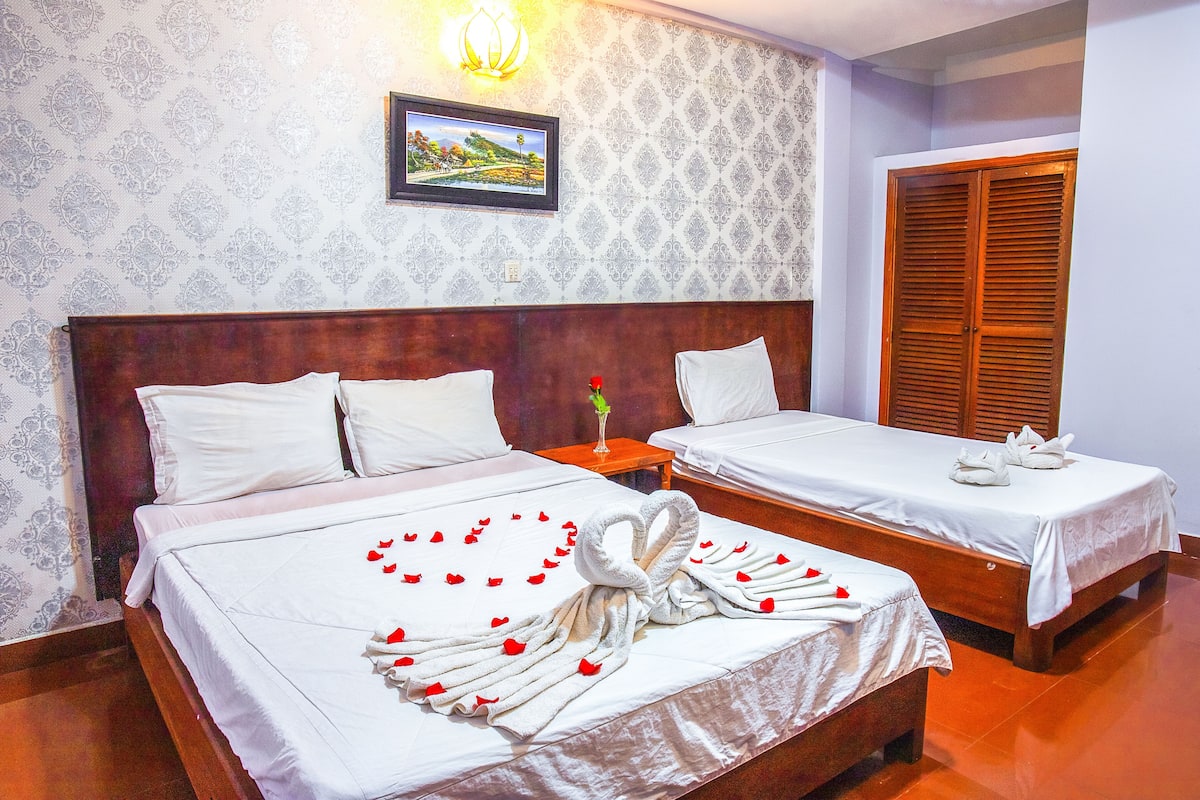 Superior Twin Room | 1 bedroom, in-room safe, desk, soundproofing