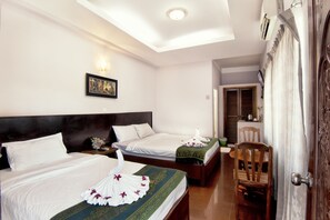 Deluxe Twin Room | 1 bedroom, in-room safe, desk, soundproofing - Mama's Villa (Phnom Penh)