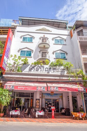 Front of property - Mama's Villa (Phnom Penh)