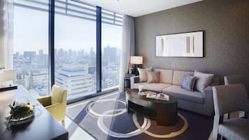 Premium bedding, in-room safe, desk, soundproofing
