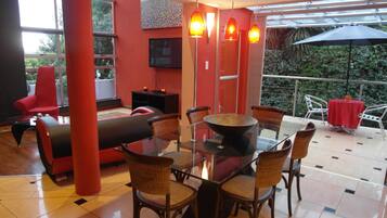 Café da manhã completo grátis todos os dias