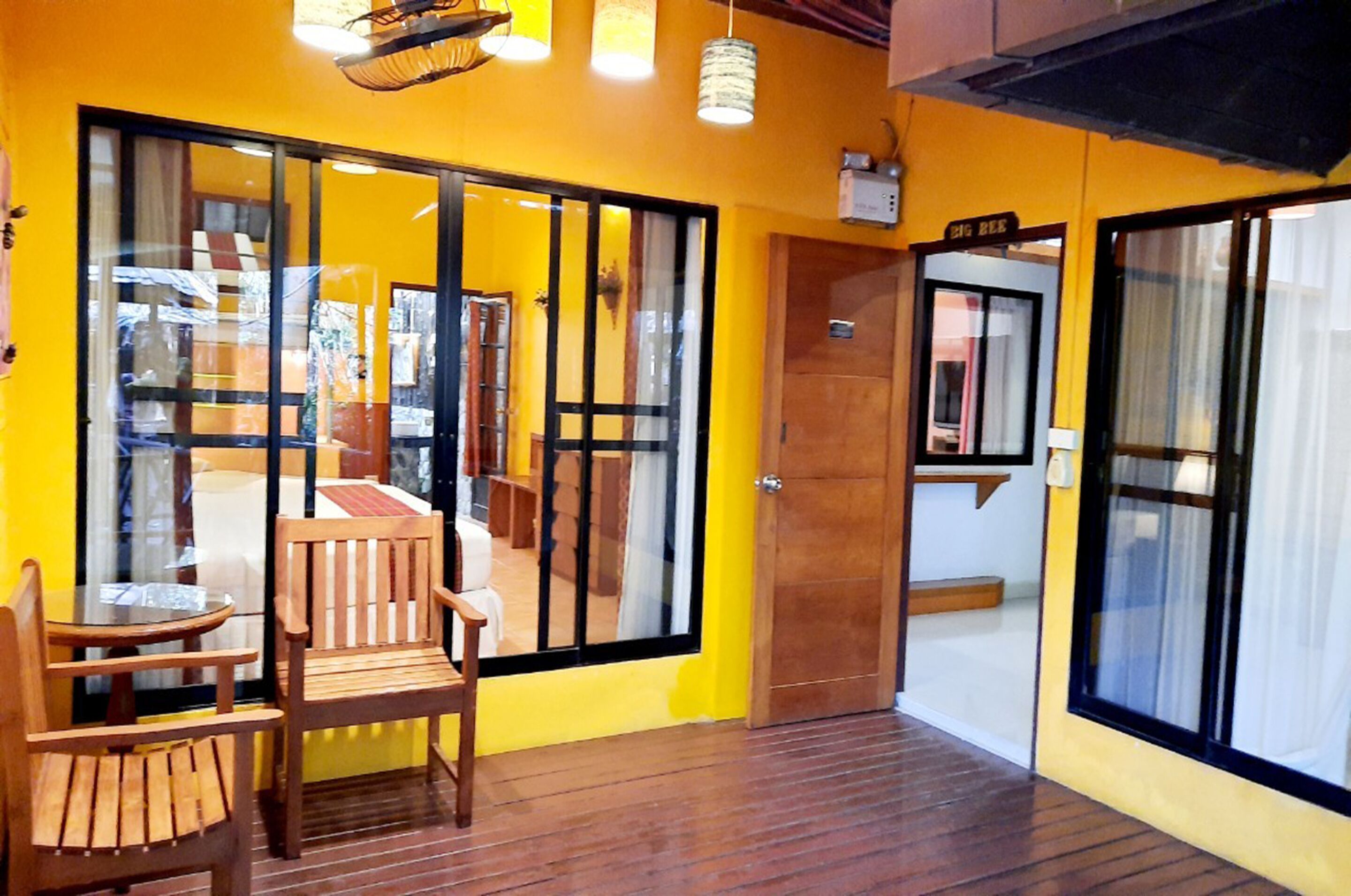 big bee family suite | terrace/patio