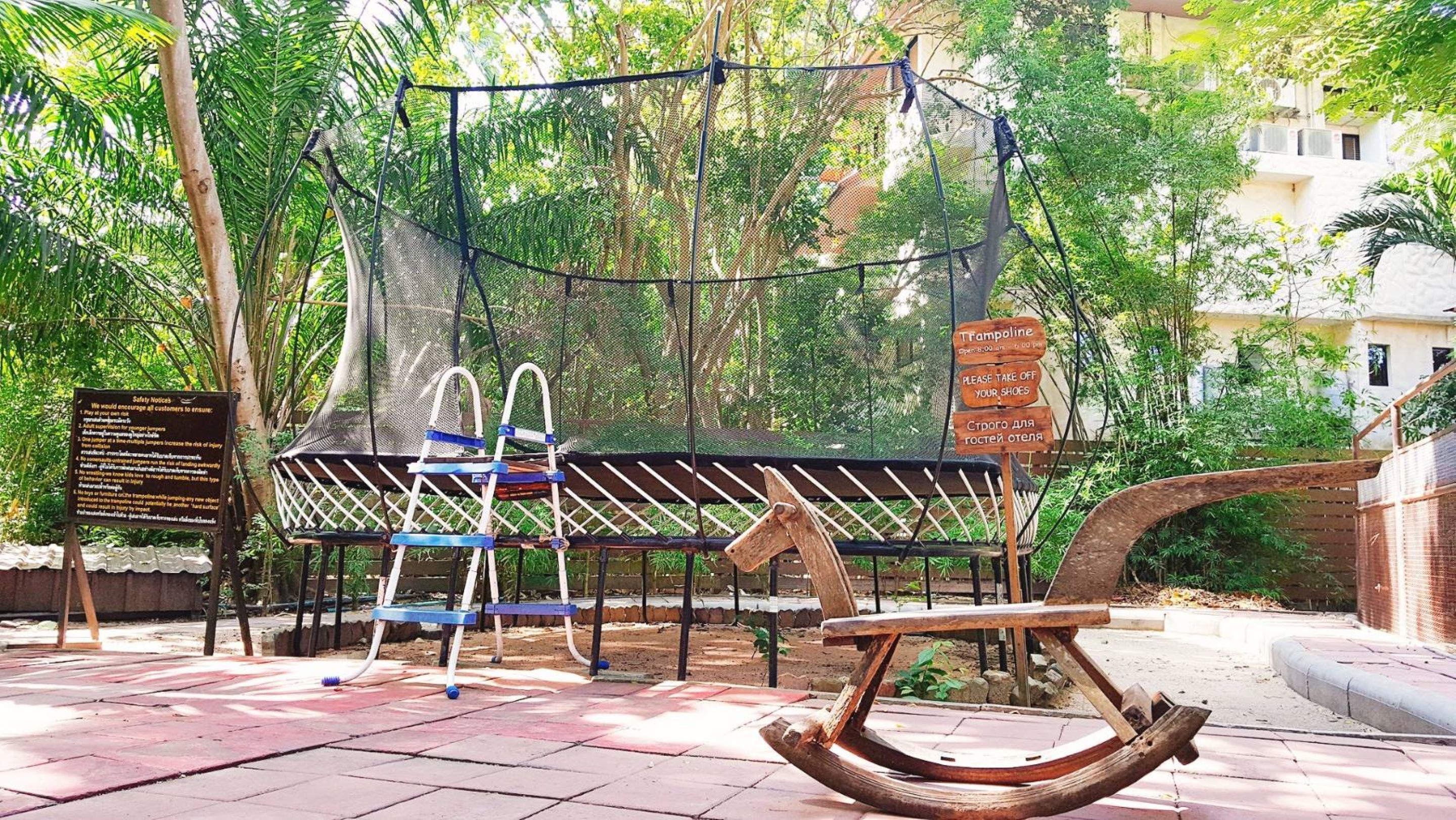 children’s play area – outdoor