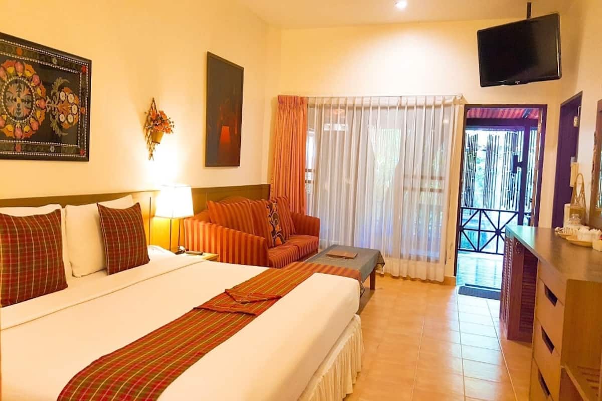 Big Bird Family Suite | 1 bedroom, minibar, in-room safe, desk