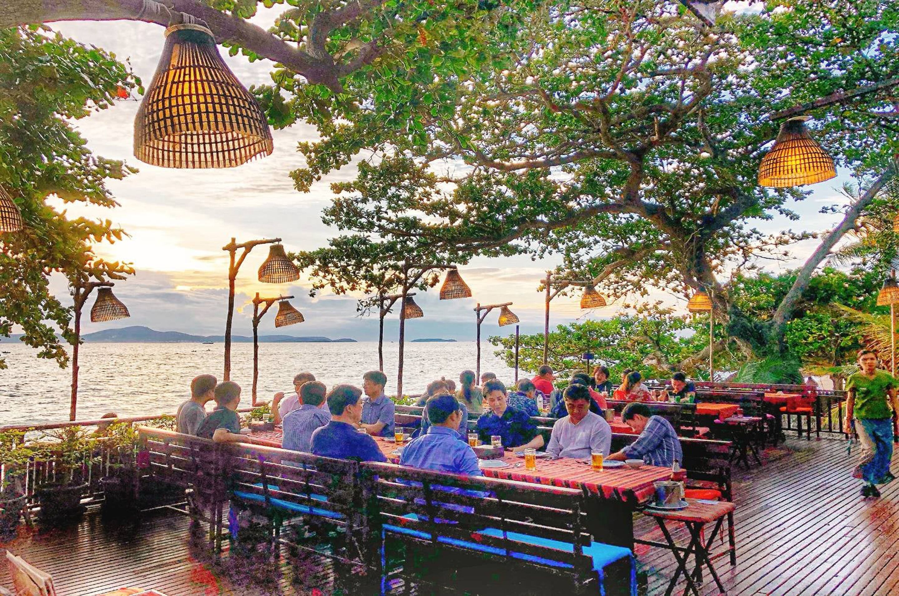 breakfast, lunch, dinner served; thai cuisine