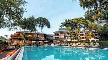 Outdoor pool, sun loungers