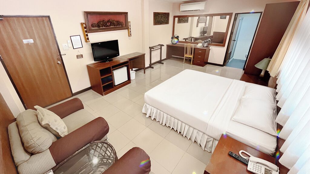 Superior | Minibar, in-room safe, desk, iron/ironing board