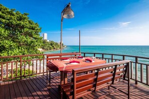 Breakfast, lunch, dinner served; Thai cuisine  - Birds and Bees Resort (Pattaya)