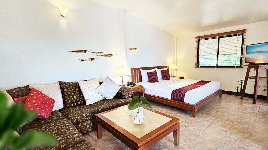 Minibar, in-room safe, desk, iron/ironing board