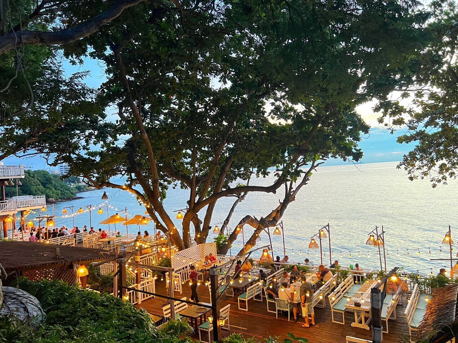 Breakfast, lunch, dinner served; Thai cuisine 