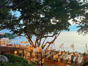 Breakfast, lunch, dinner served; Thai cuisine  - Birds and Bees Resort (Pattaya)