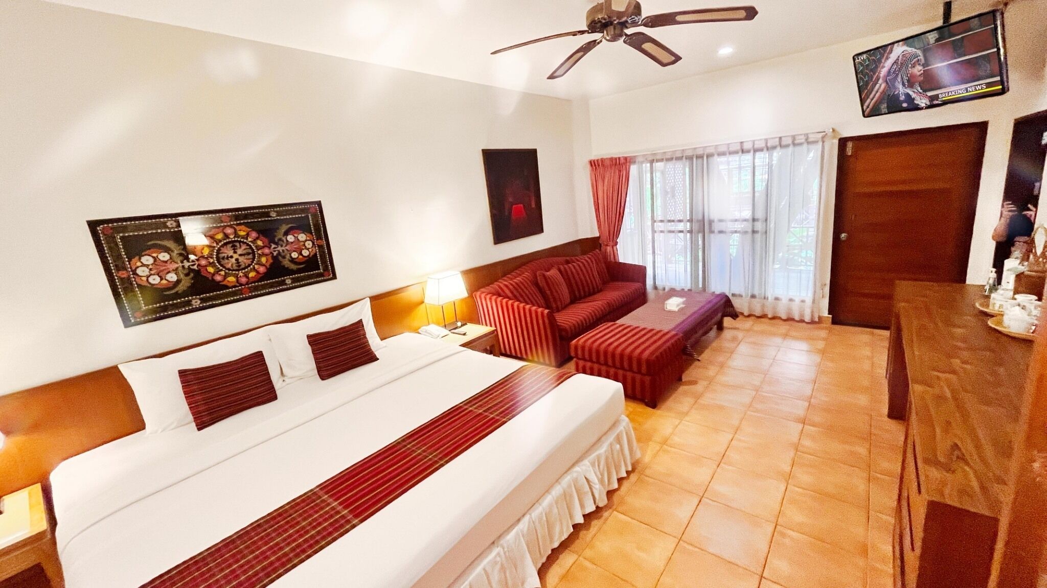 Big Bird Family Suite | Minibar, in-room safe, desk, iron/ironing board