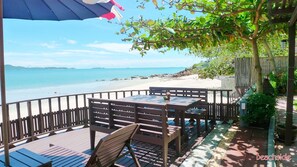 Beachfront Suite | Terrace/patio - Birds and Bees Resort (Pattaya)