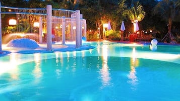 Outdoor pool, sun loungers