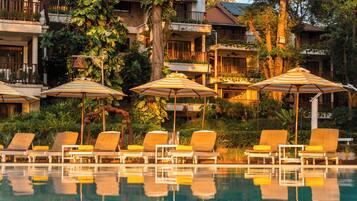 Outdoor pool, sun loungers