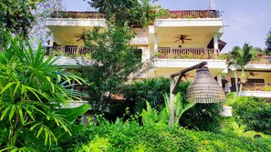 Garden view - Birds and Bees Resort (Pattaya)