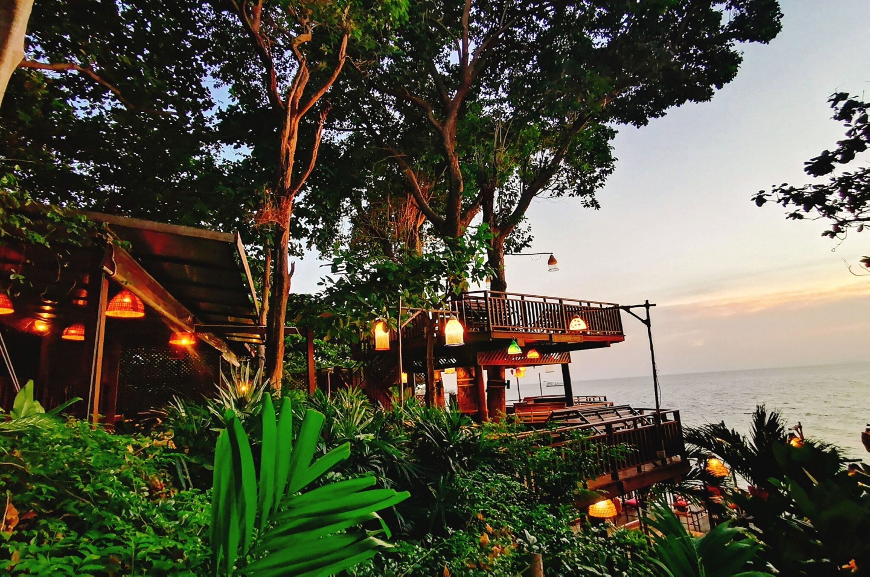 Aamiainen, lounas ja illallinen; thaimaalainen keittiö 